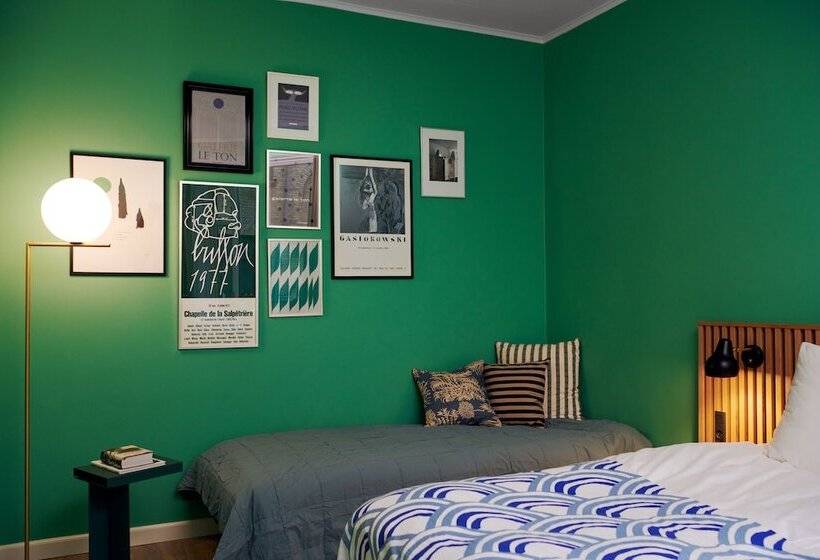 חדר סטנדרט לשלושה, Coco