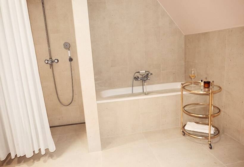 סוויטת ג'וניור, Coco