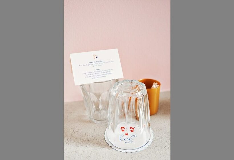 חדר בסיסי, Coco