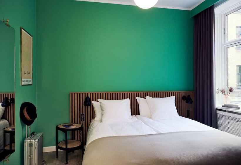 חדר בסיסי, Coco