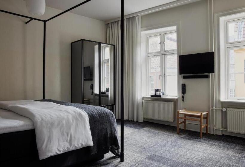 חדר סופריור, Danmark