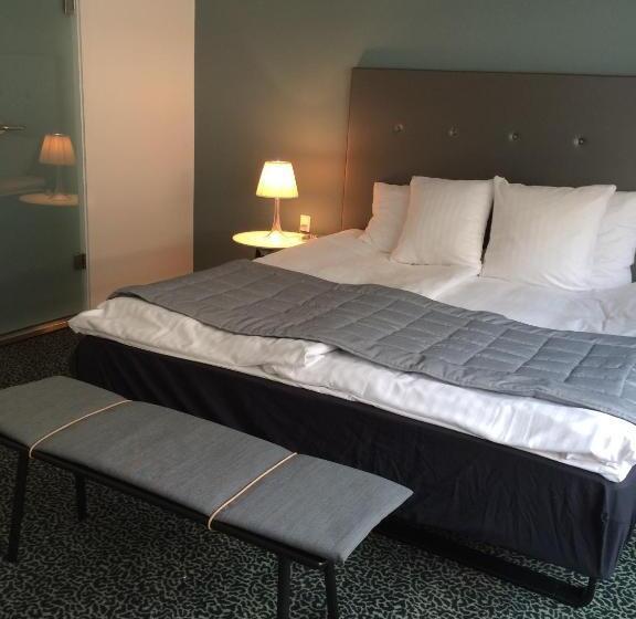 מיטת קינג בסוויטה, Glostrup Park