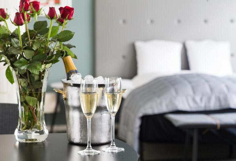 מיטת קינג בסוויטה, Glostrup Park