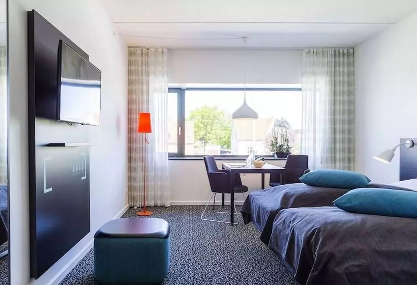 Chambre Affaires, Glostrup Park