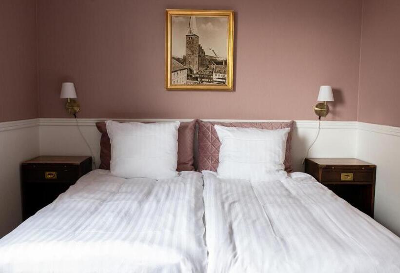 غرفة قياسية, Hamlet