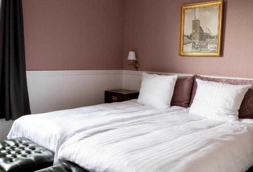 غرفة قياسية, Hamlet