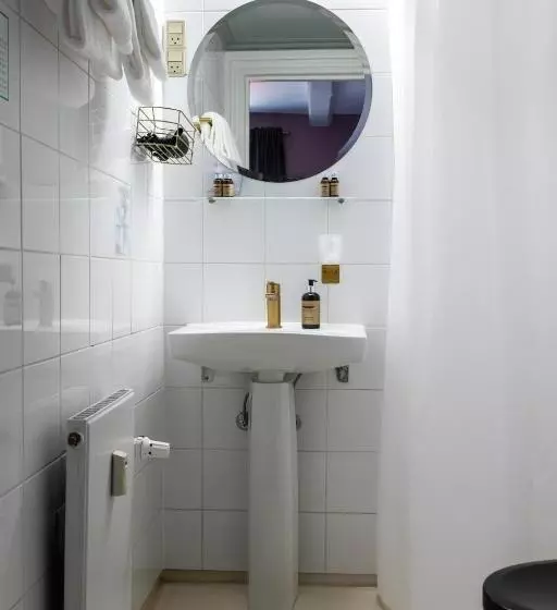 Junior Suite, Hamlet
