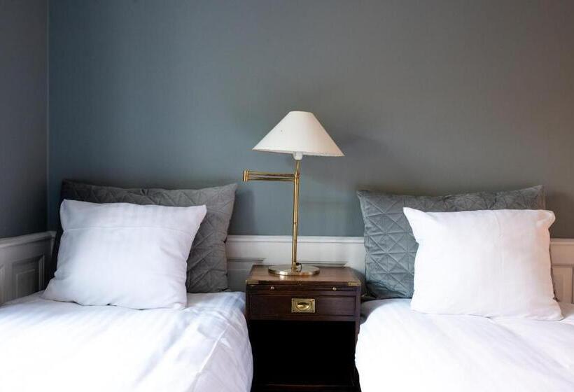 غرفة قياسية, Hamlet