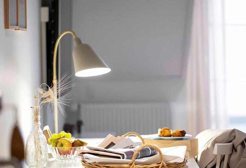 جناح مطلّ علي البحر, Hjerting Bade