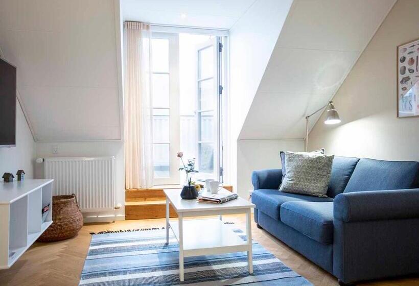 جناح مطلّ علي البحر, Hjerting Bade