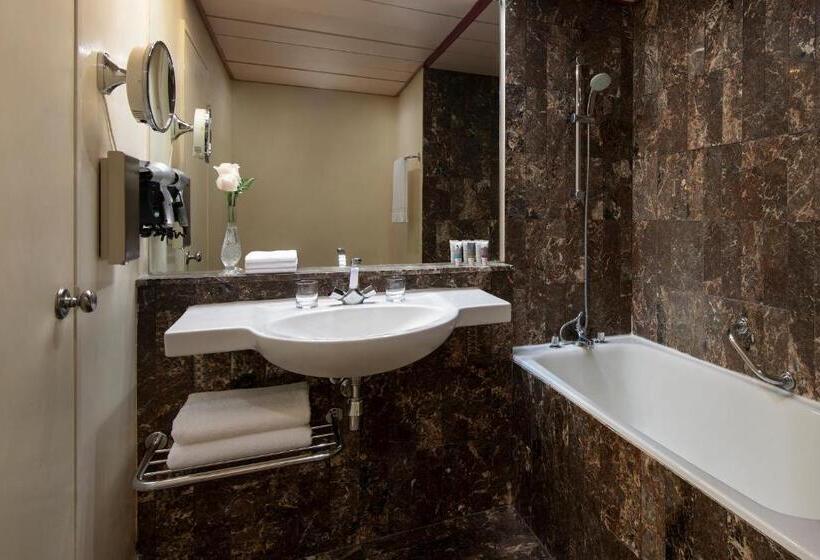 سوییت سوپریور, Treffen House Doha   Souq Waqif And Next To Msheireb Metro Station