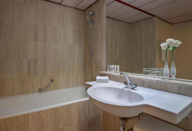 اتاق استاندارد با بالکن, Treffen House Doha   Souq Waqif And Next To Msheireb Metro Station