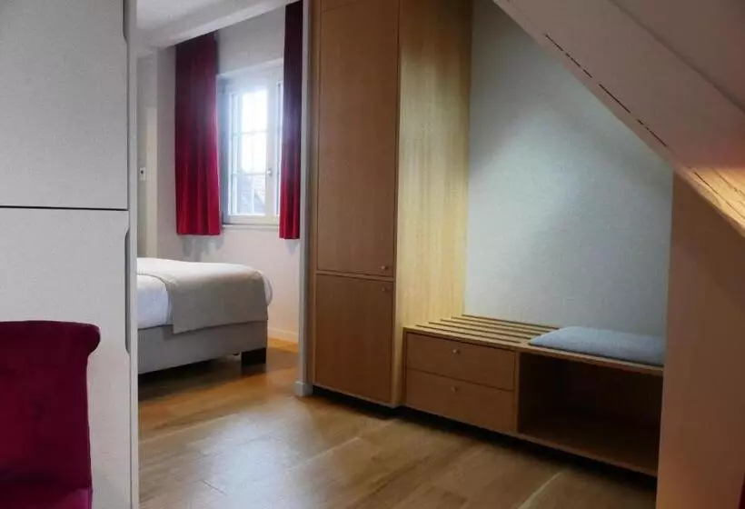 Perhesviitti, Aigle D Or  Strasbourg Nord