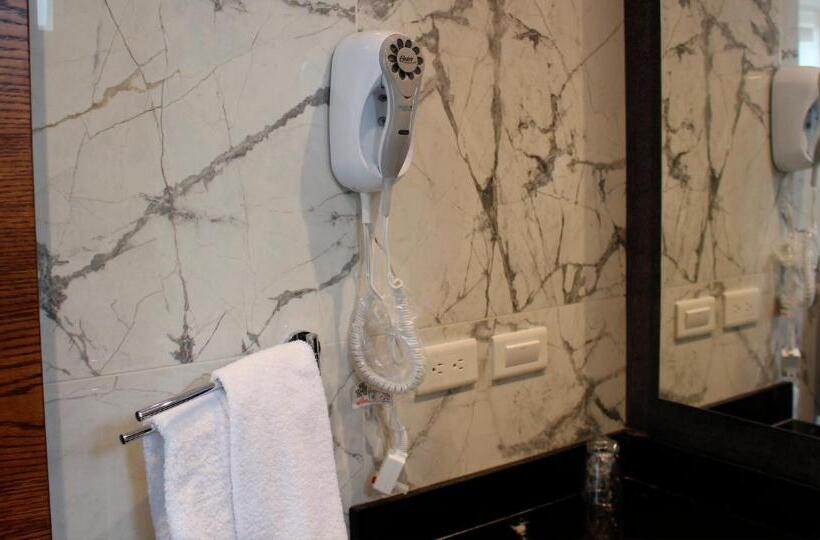 اتاق لوکس, Ajavi