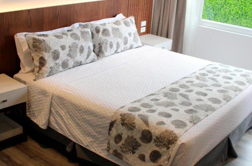 اتاق لوکس, Ajavi