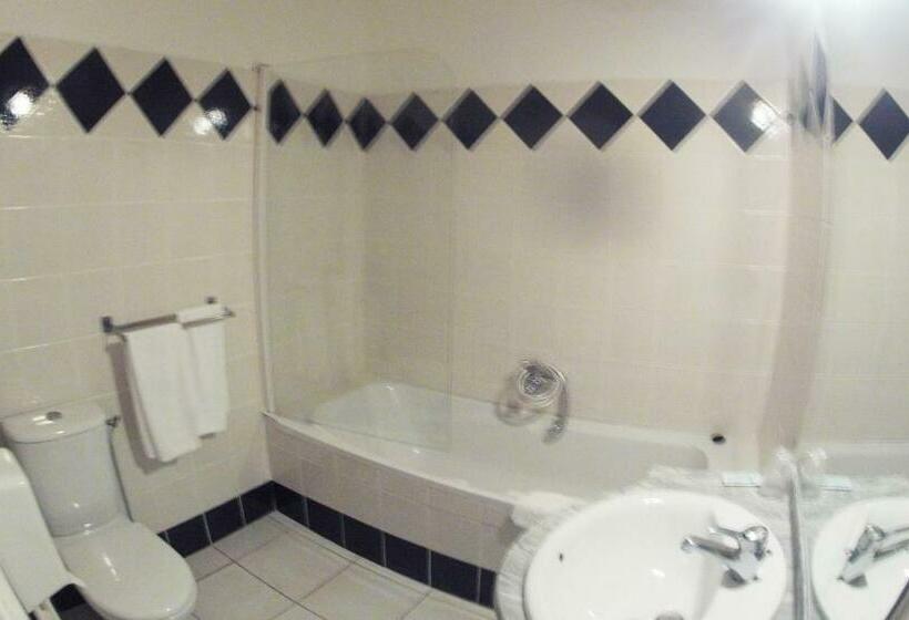 غرفة قياسية رباعية, Auberge De La Tour