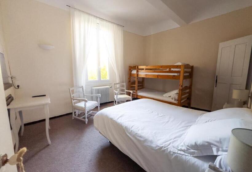 غرفة قياسية رباعية, Auberge De La Tour