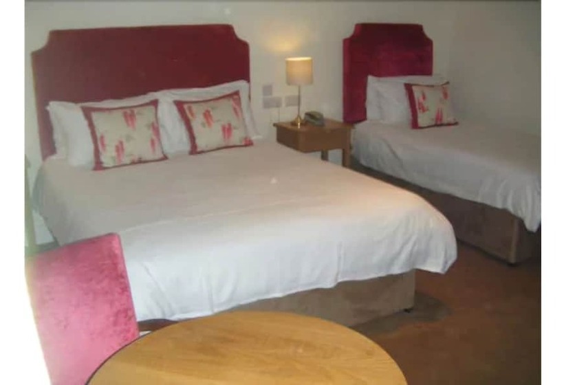 חדר משפחתי, Casey S Hotel Glengarriff