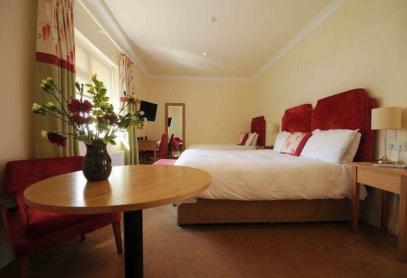 חדר משפחתי, Casey S Hotel Glengarriff