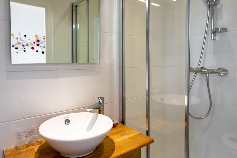 חדר סטנדרט, Yelo Lumière Powered By Sonder