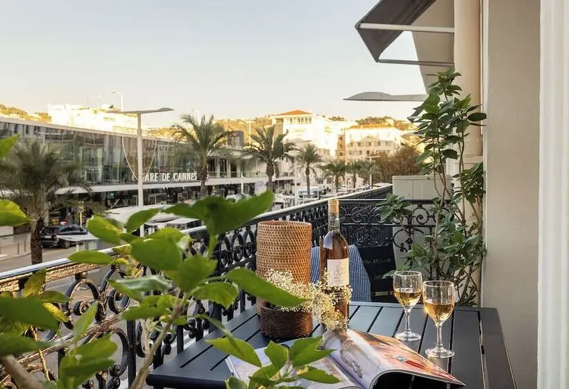 Camera Tripla Classica con Balcone, Crisol Lumière