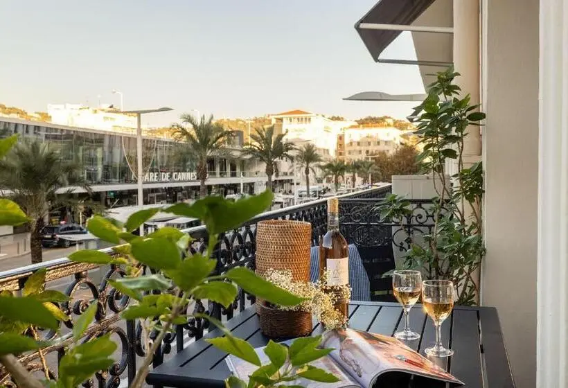 Camera Standard Singola con Balcone, Crisol Lumière