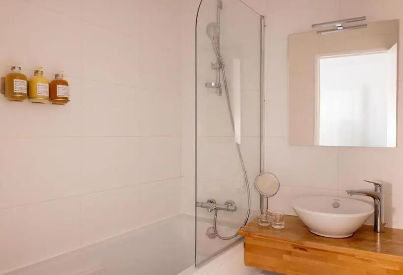 Camera Standard con Balcone, Crisol Lumière