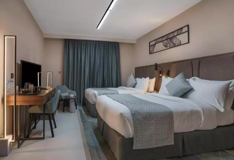 Deluxe-huone Järvinäkymä, Holiday International