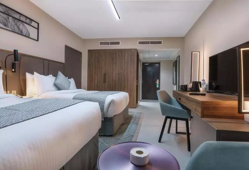 Deluxe-huone Järvinäkymä, Holiday International