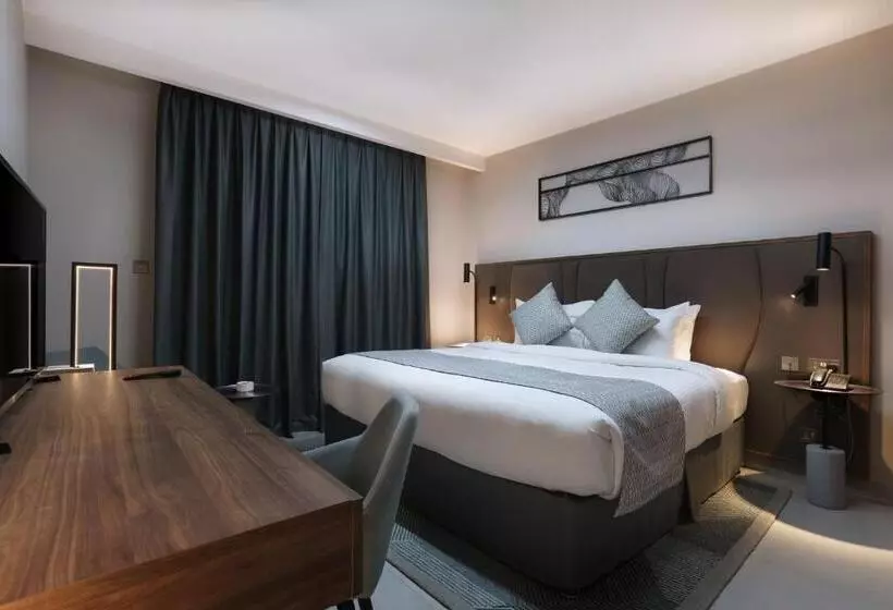 Deluxe-huone Järvinäkymä, Holiday International