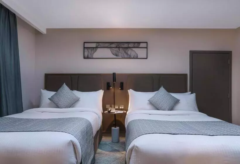 Deluxe-huone Järvinäkymä, Holiday International