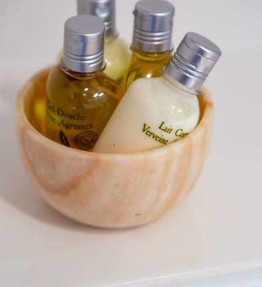 חדר סטנדרט, Yelo Lumière Powered By Sonder