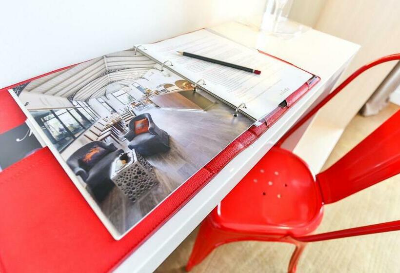 חדר סטנדרט, Yelo Lumière Powered By Sonder