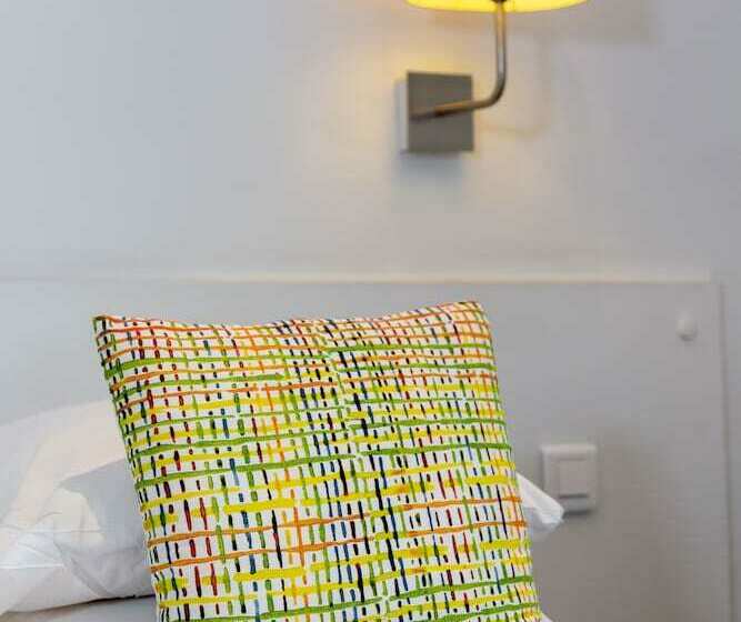 חדר סטנדרט, Yelo Lumière Powered By Sonder