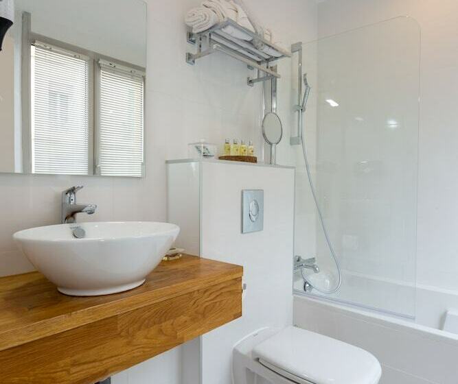 חדר סטנדרט, Yelo Lumière Powered By Sonder