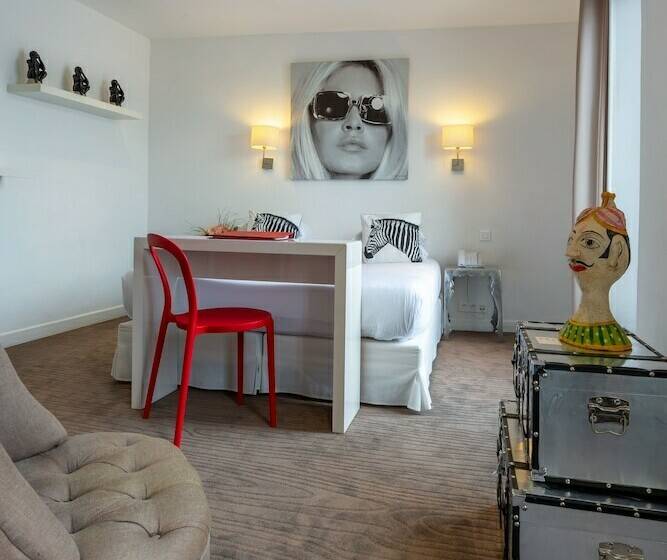 חדר סטנדרט, Yelo Lumière Powered By Sonder