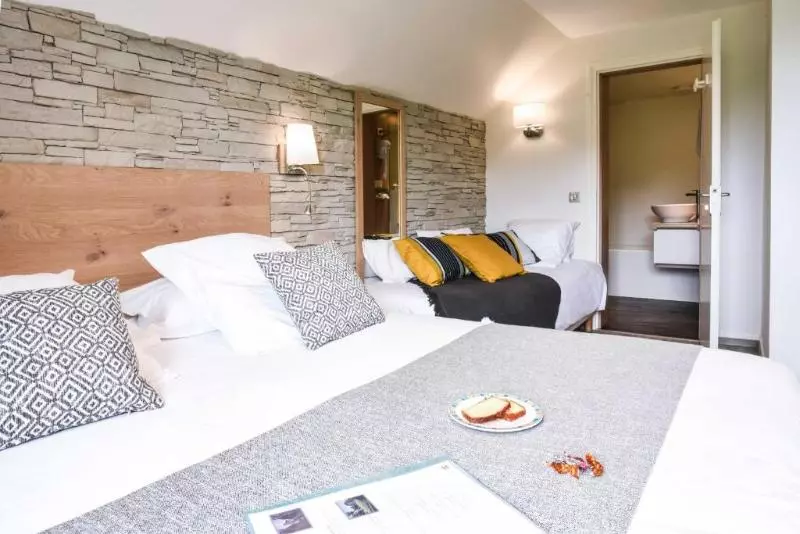 Standard Kolmen Hengen Huone, Logis Auberge Du Relais   Hôtel & Restaurant