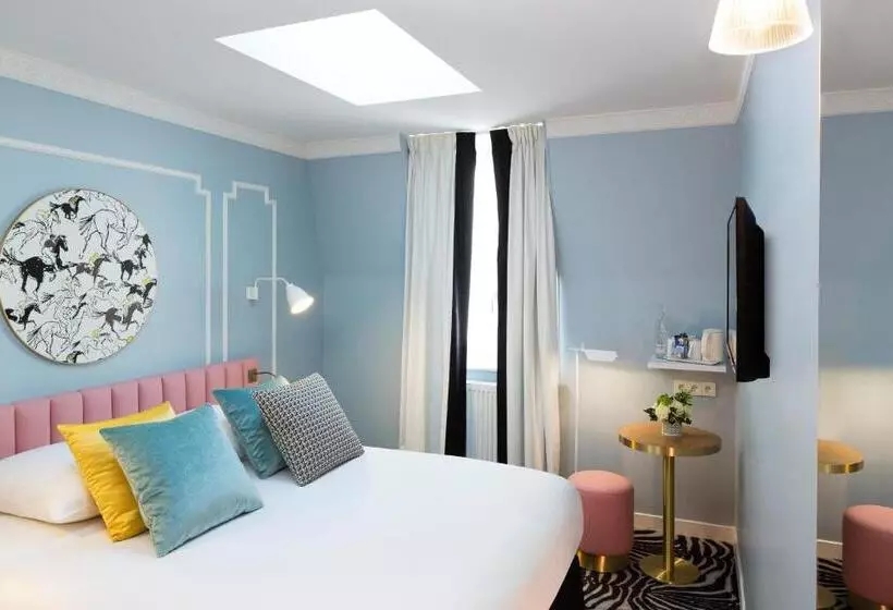 Camera Comfort, Pastel Paris