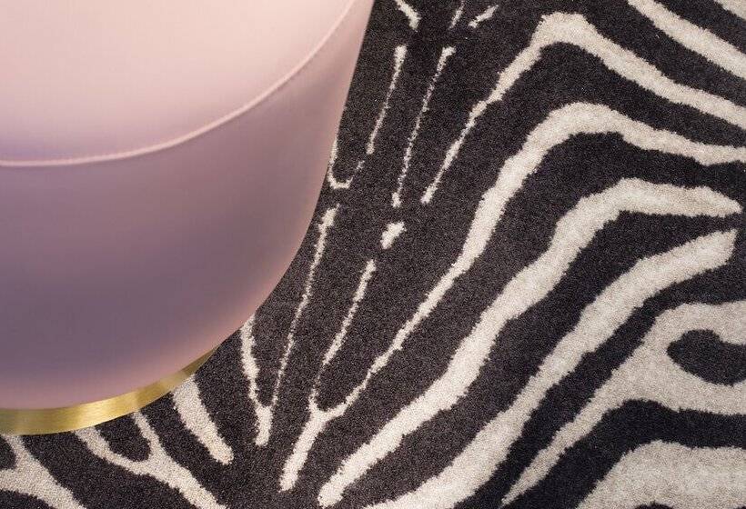 غرفة قياسية فردية, Pastel Paris