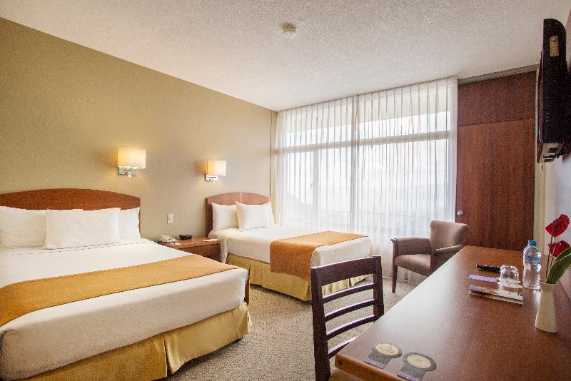 חדר אקזקיוטיב, Quito