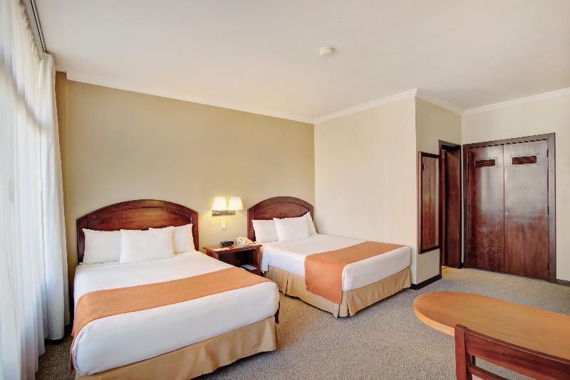 חדר סופריור, Quito