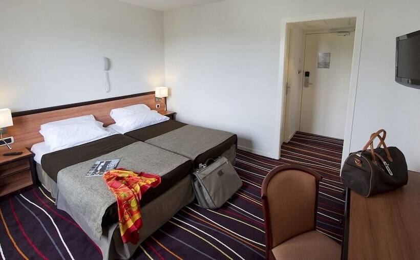 اتاق استاندارد چهار تخته, The Originals City, Hôtel Astoria Vatican, Lourdes