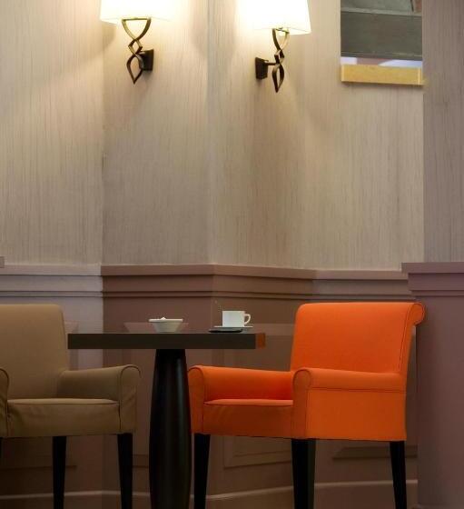 Номер Стандарт Трехместный, The Originals City, Hôtel Astoria Vatican, Lourdes