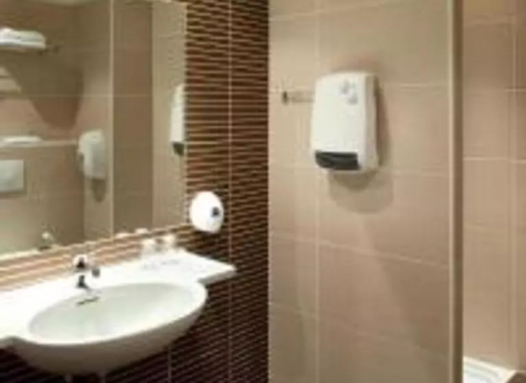 اتاق استاندارد سه نفره, Cit Hotel Criden