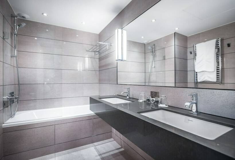 Suite, Balmoral Champselysees