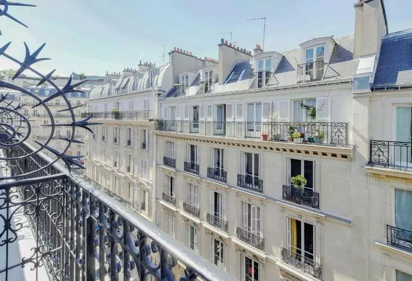 デラックススイート, Balmoral Champselysees