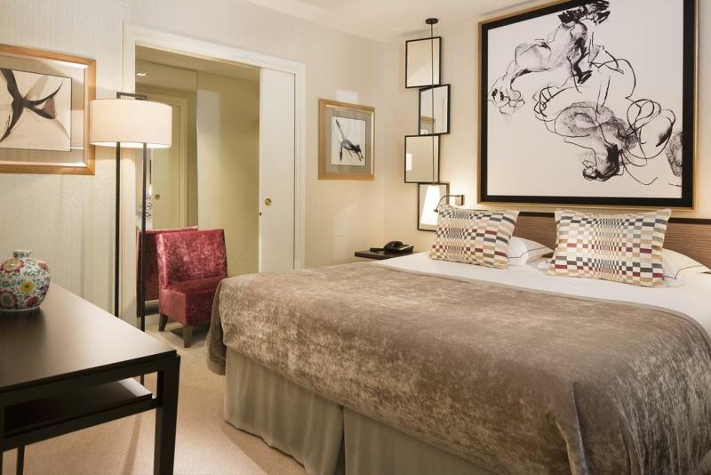 Chambre Supérieure, Balmoral Champselysees