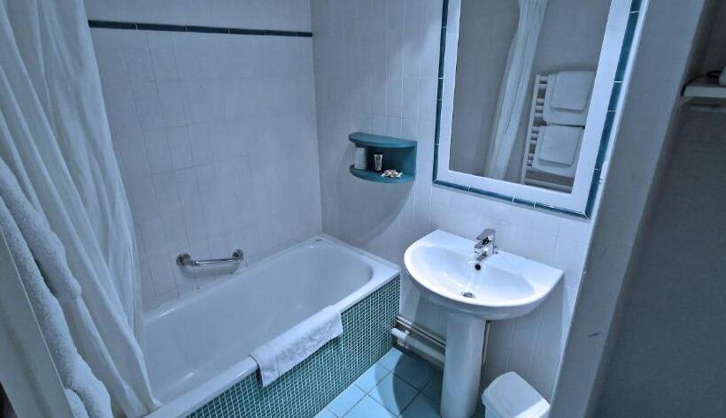 חדר סטנדרט לשלושה, Beau Rivage