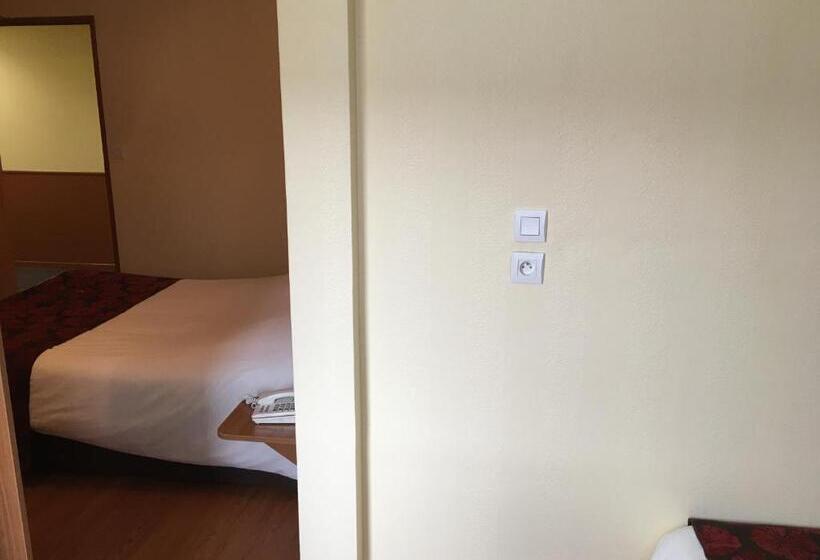 חדר משפחתי, Brit Hotel Poitiers Beaulieu