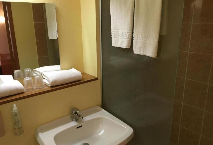 חדר משפחתי, Brit Hotel Poitiers Beaulieu